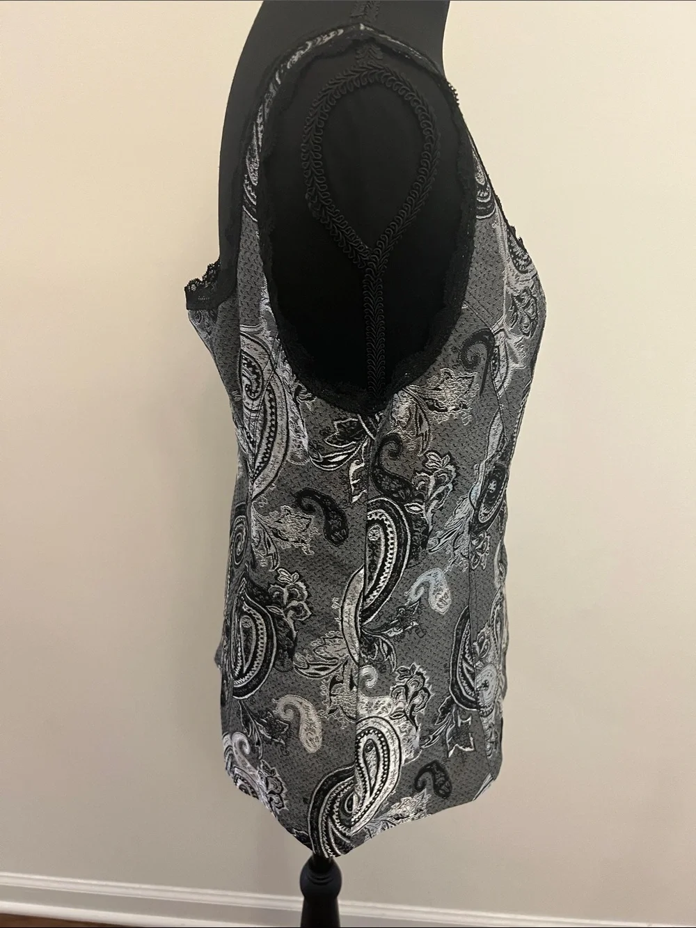 White House Black Market Black and Gray Paisley Tank Top - Picture 6 of 10